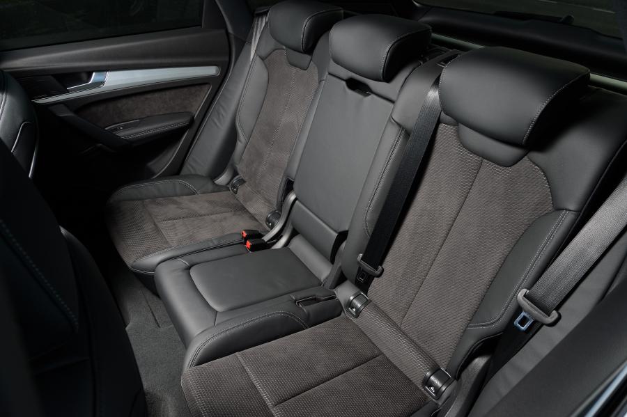 Интерьер Audi Q5 TFSI Quattro S-Line 2017 года  (UK) (фото 38 из 40)